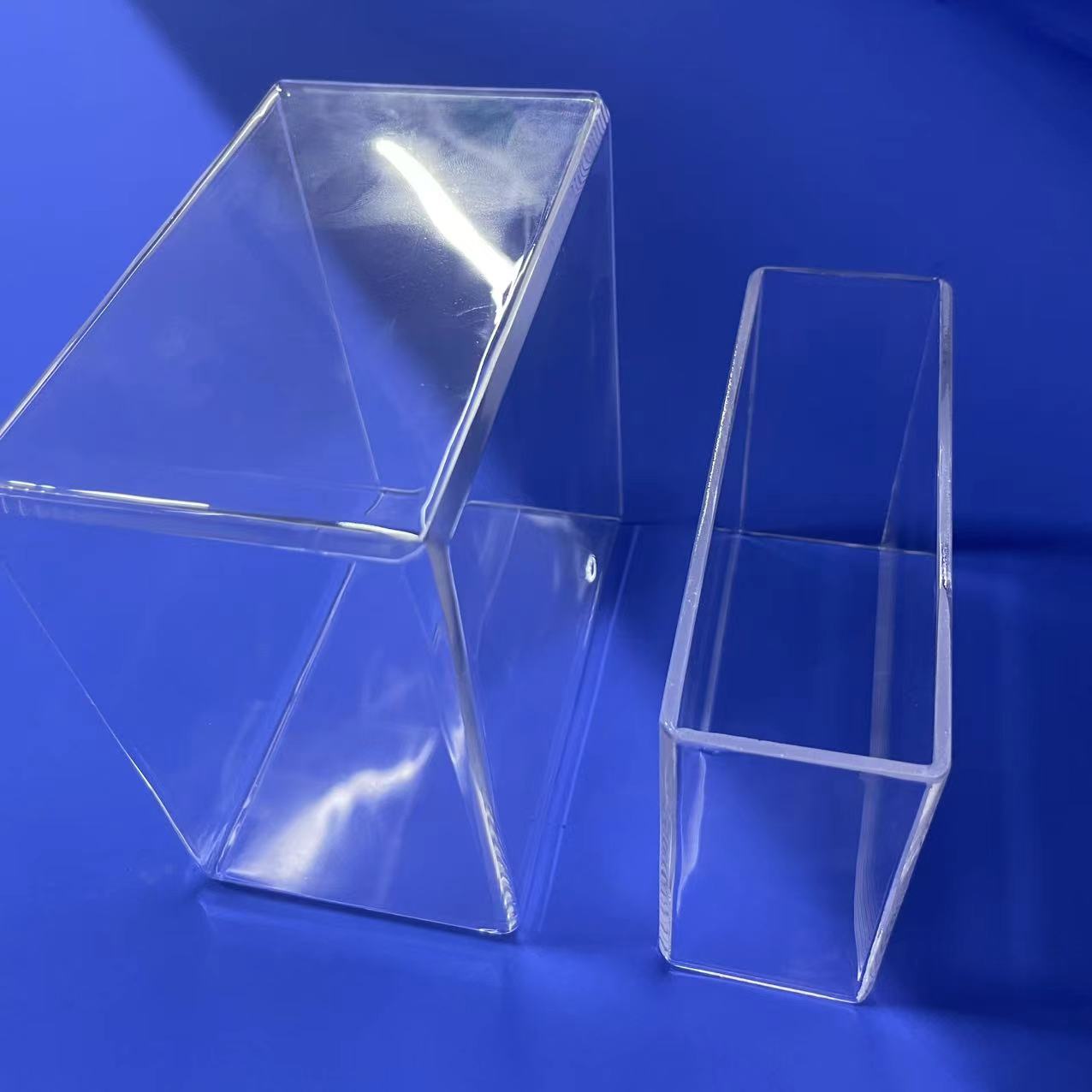 Custom quartz cleaning tank for wet processing
