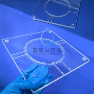 Clear, square Fused Quartz vacuum suction disc with etched concentric circles and radial lines